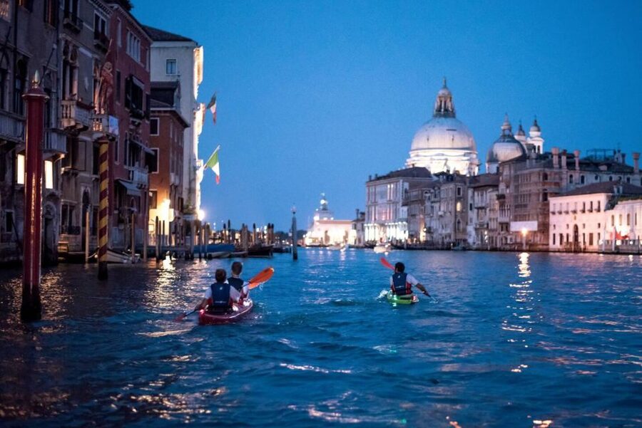 2hr Night Kayak Tour in Venice: premium tour with sunset - The safety briefing and kayak lesson