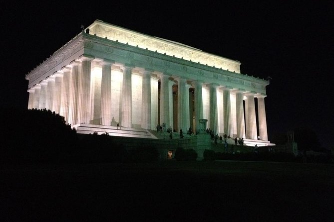 3-4 Hour Private DC City Moonlight Tour by Van - White House: the final stop near the north gate