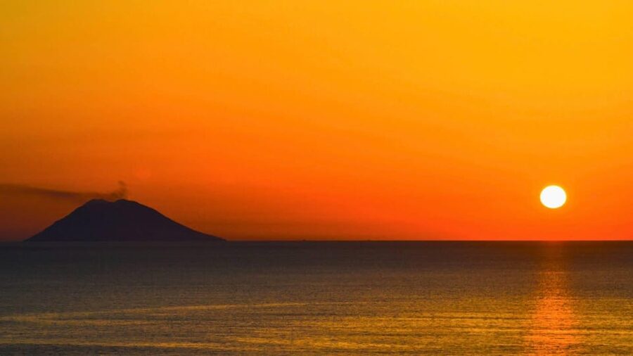 Aeolian Islands mini cruise with Stromboli by night - Panarea and the prehistoric village of Capo Milazzese