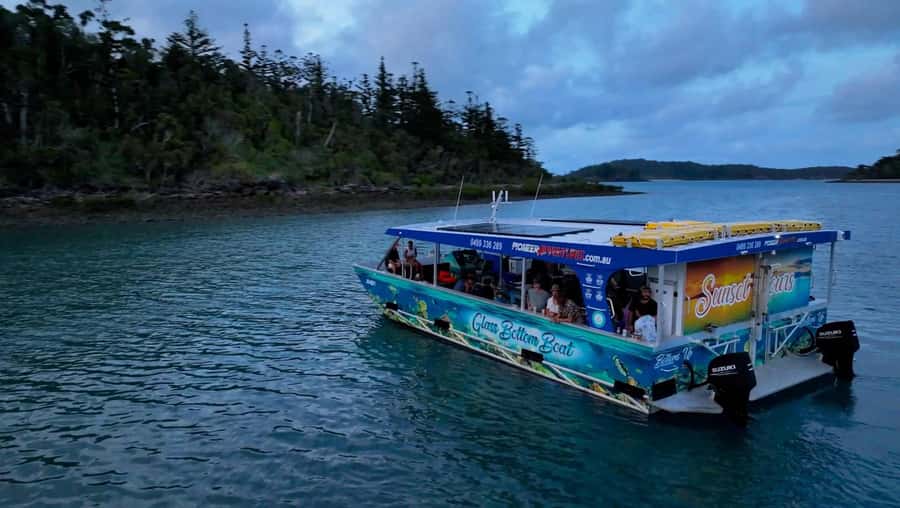 Airlie Beach: Glass-Bottom Boat Night Tour - Seeing the Whitsundays after dark