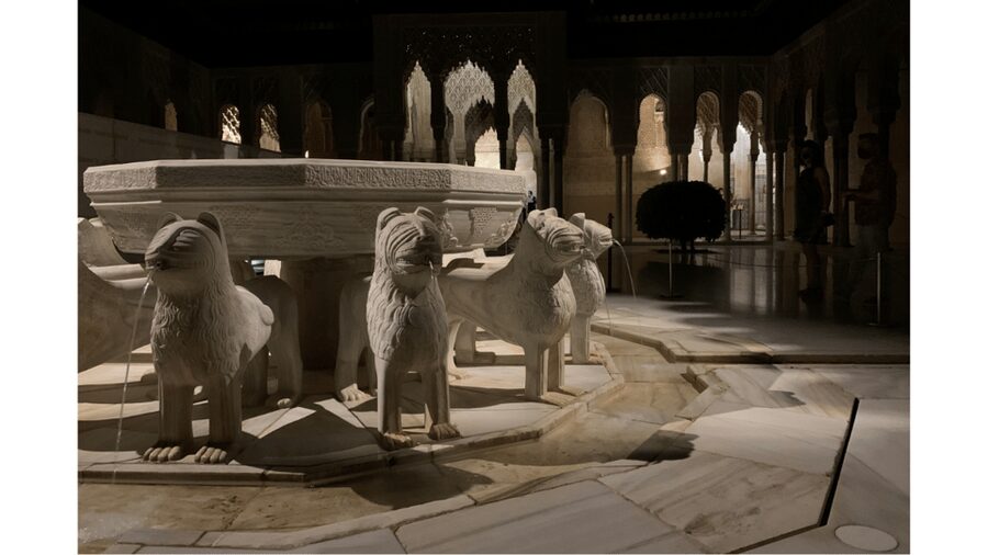 Alhambra: Nasrid Palaces Guided Night Tour without tickets - Why the Alhambra at night feels different