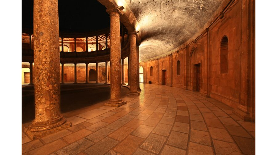 Alhambra: Nasrid Palaces Guided Night Tour without tickets - Entering the Nasrid Palaces after dark