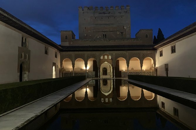 Alhambra: Night Visit to Nasrid Palaces - Seeing the Alhambra after sunset