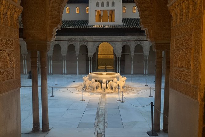 Alhambra: Night Visit to Nasrid Palaces - Finding the meeting point at P.º de la Sabica, 32