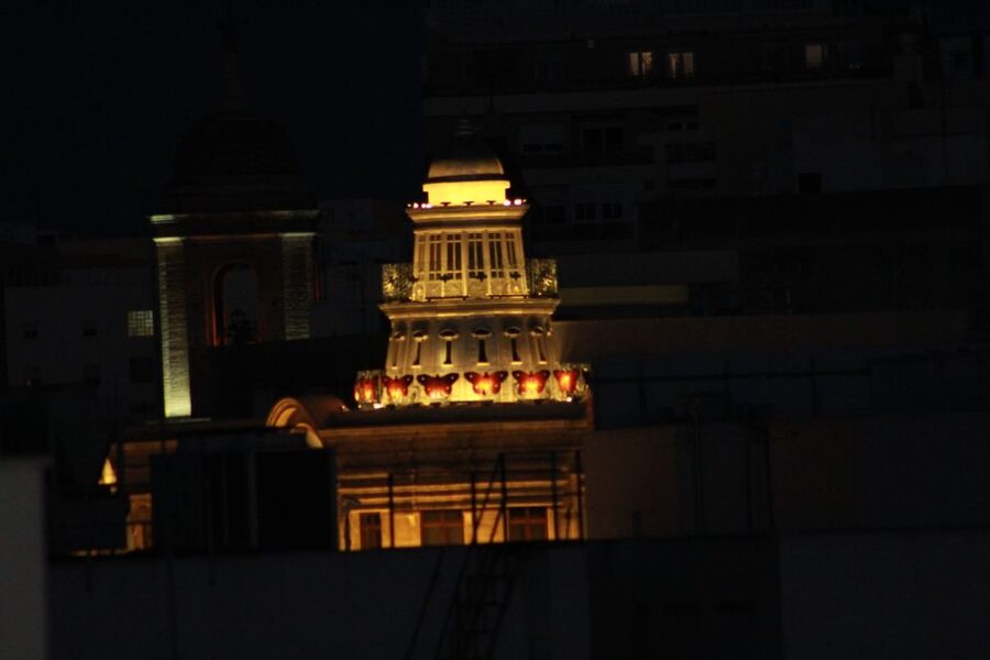 Almería: Legends and Mysteries Evening Walking Tour - Legends, love stories, and local characters