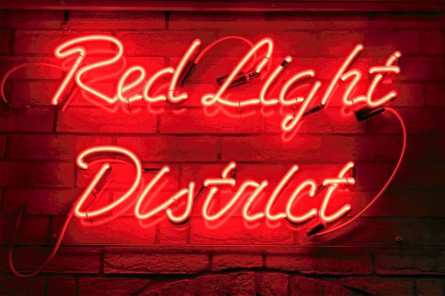 Amsterdam: After Dark Red Light District Tour - Who should book this evening walk