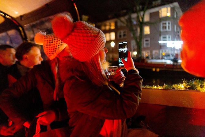 Amsterdam Evening Cosy & Small Cruise & Drinks and Bites - Sunset - What the 90-minute cruise feels like