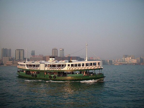 Aqua Luna: Evening Cruise at Victoria Harbour Hong Kong - Key points to know before you book