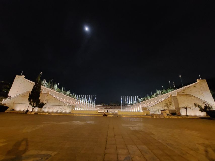 Athens: City Highlights Nighttime Walking Tour in Spanish - The Spanish guide makes the difference