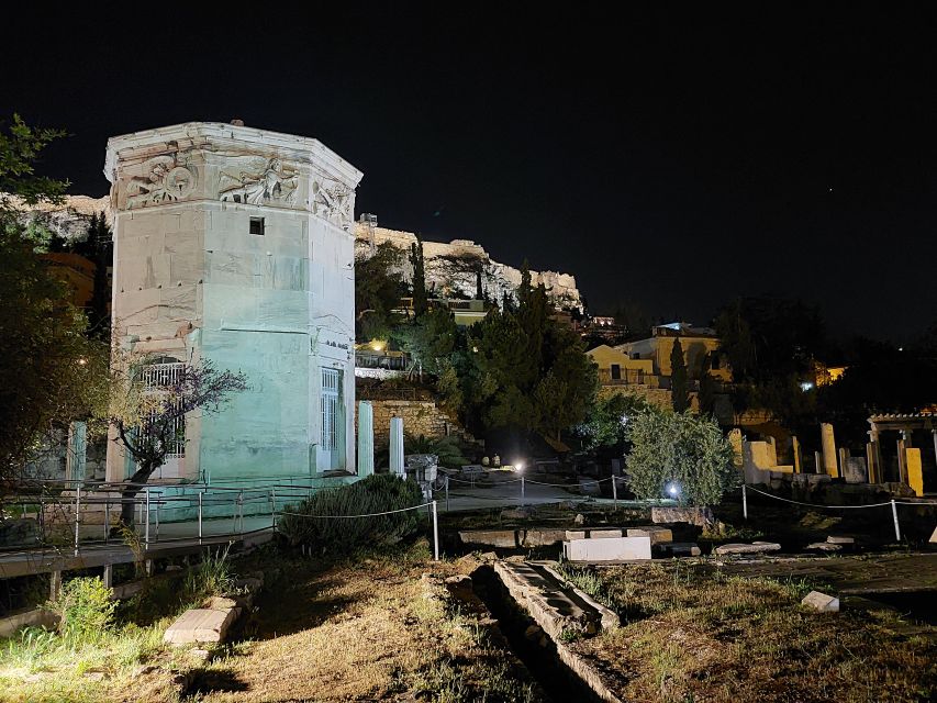Athens: City Highlights Nighttime Walking Tour in Spanish - Walking conditions and who should book