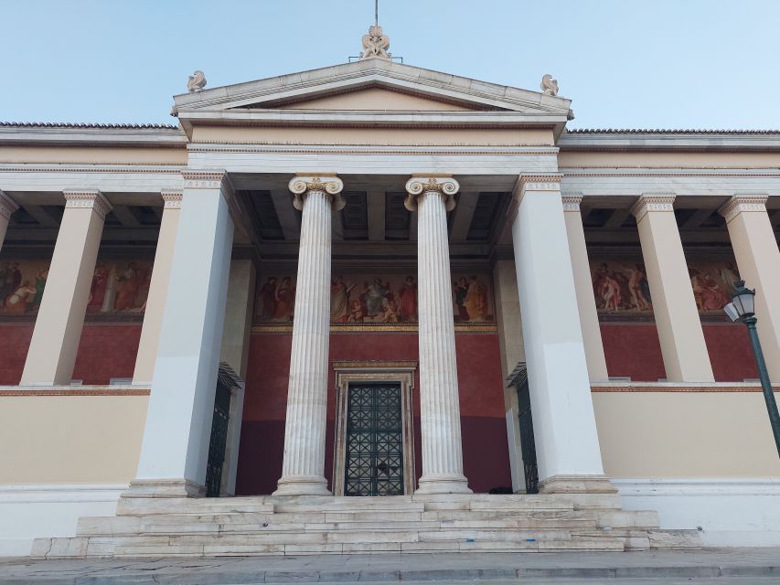 Athens: City Highlights Nighttime Walking Tour in Spanish - Syntagma Square and the Evzones