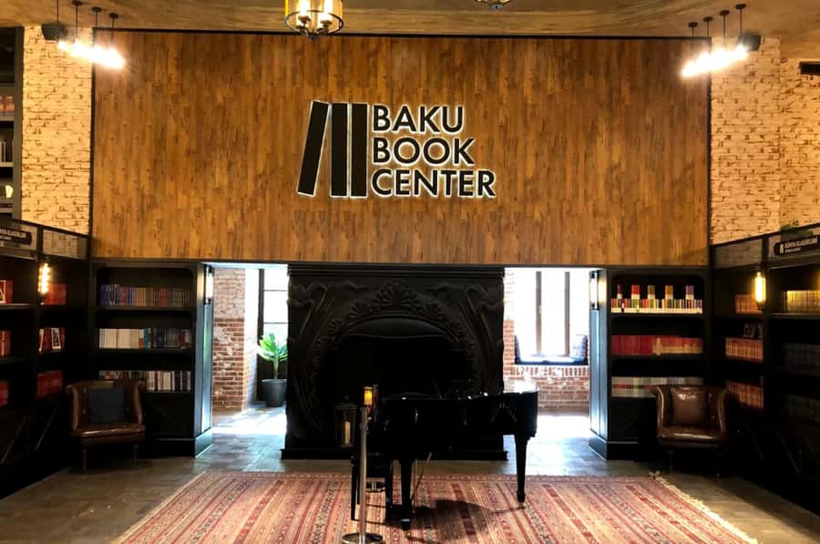 Baku Guided Night Tour - The guides shape the experience