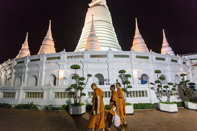 Bangkok by Night: Temples, Markets and Food Tuk-Tuk Tour - Finishing in Chinatown with dessert