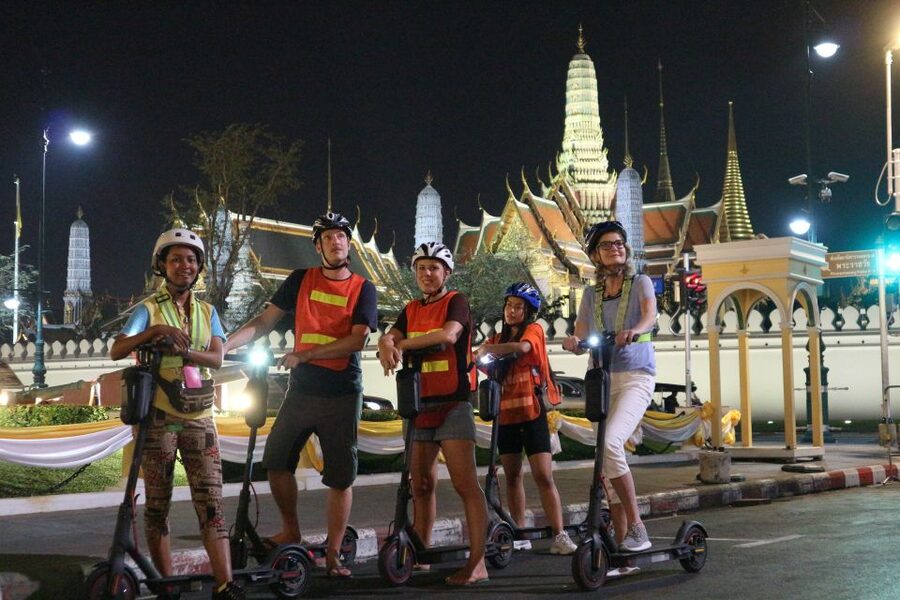 Bangkok: E-Scooter Night Tour with Local Street Food - Wat Arun and the Santa Cruz neighborhood