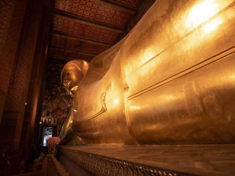 Bangkok: Evening Tour with Wat Arun, Wat Pho & Tuk Tuk Ride - The tuk-tuk ride to Yaowarat Road