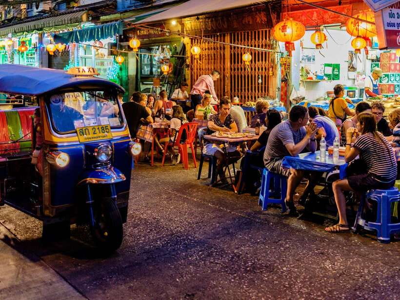 Bangkok: Evening Tour with Wat Arun, Wat Pho & Tuk Tuk Ride - Chinatown after dark