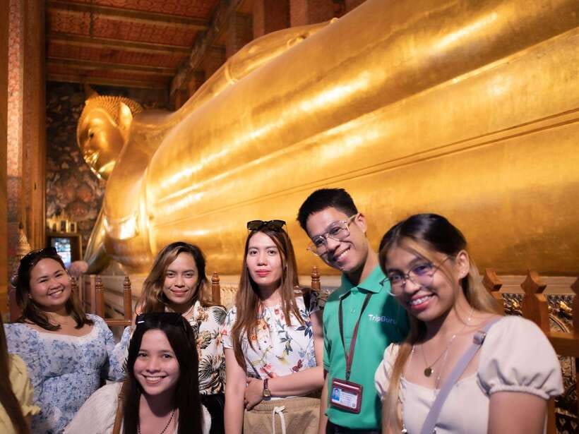 Bangkok: Evening Tour with Wat Arun, Wat Pho & Tuk Tuk Ride - How the guides shape the experience