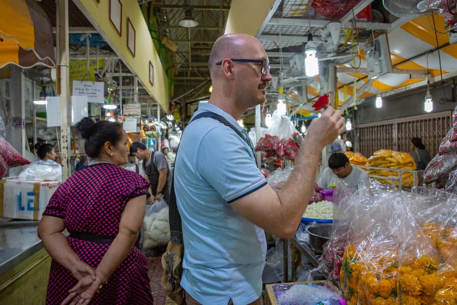 Bangkok: Markets, Temples and Food Night Tour by Tuk Tuk - Bangkok by tuk tuk, with dinner built into the ride