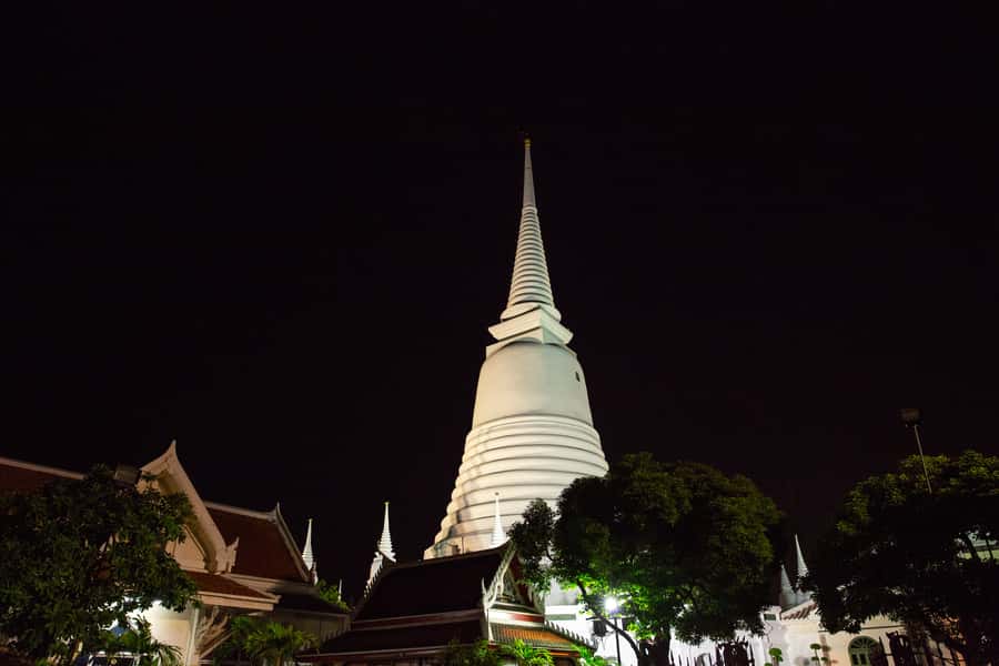 Bangkok: Markets, Temples and Food Night Tour by Tuk Tuk - Pad Thai and the value of a proper meal