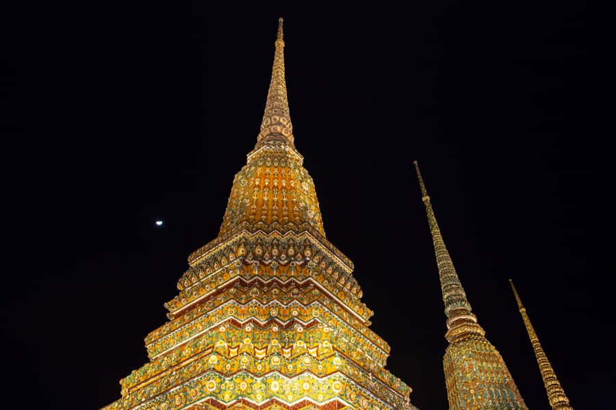 Bangkok: Markets, Temples and Food Night Tour by Tuk Tuk - The Flower Market when the city is still awake