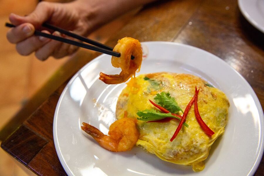 Bangkok: Markets, Temples and Food Night Tour by Tuk Tuk - The guide can make or break the four hours
