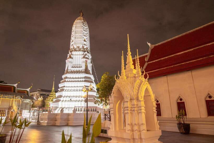 Bangkok: Night Bike Tour with Temples & Flower Market Visit - How difficult is the cycling?