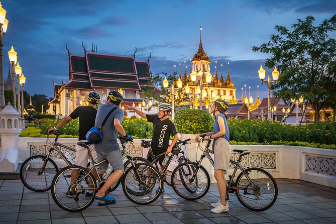 Bangkok: Night Bike Tour with Temples & Flower Market Visit - Crossing the Chao Phraya with your bike