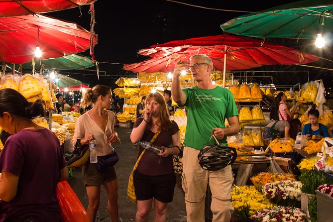 Bangkok: Night Bike Tour with Temples & Flower Market Visit - Pak Khlong Talat, Bangkok’s flower market