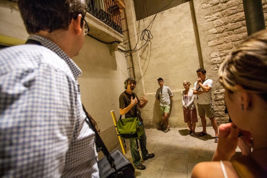 Barcelona: Dark History Night Walking Tour - Barcelona’s dark past begins at the Arc de Triomf