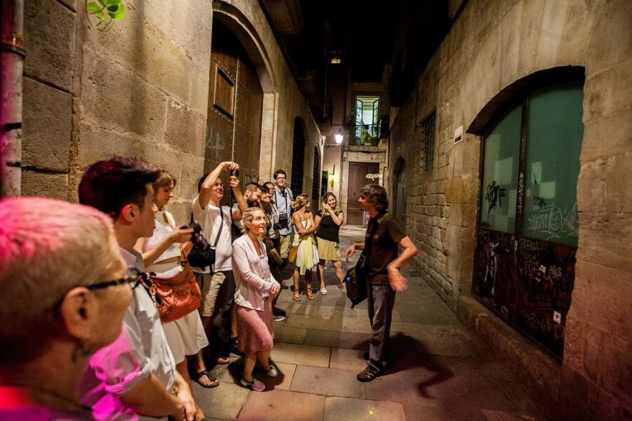 Barcelona: Dark History Night Walking Tour - Legends, spirits, and the line between fact and story