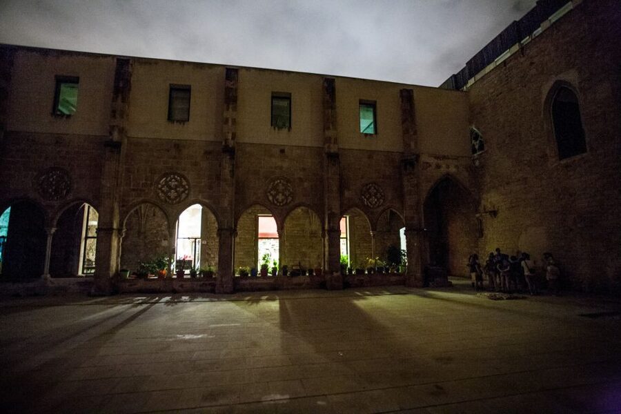 Barcelona: Dark History Night Walking Tour - El Born and La Ribera after dark