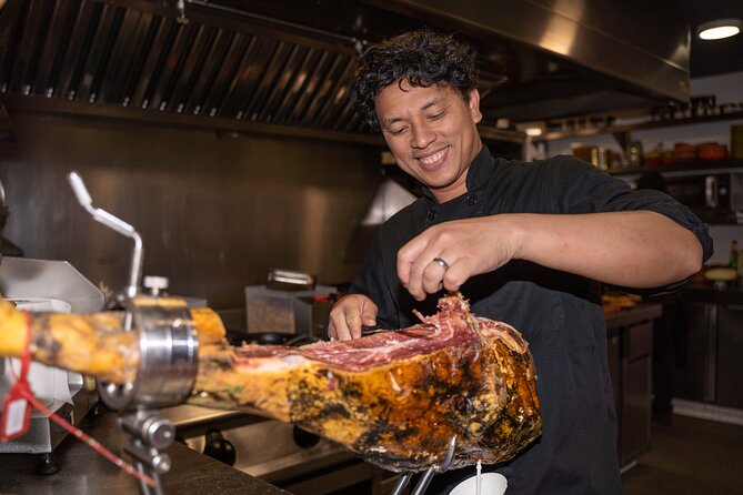 Barcelona Old Town Tapas Tour: Vermouth, Bites & Hidden Gems - What this Barcelona tapas tour is really offering