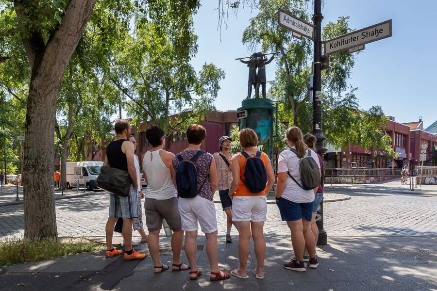 Berlin: Kreuzberg Guided Walking Evening Tour - Walking through Görlitzer Park
