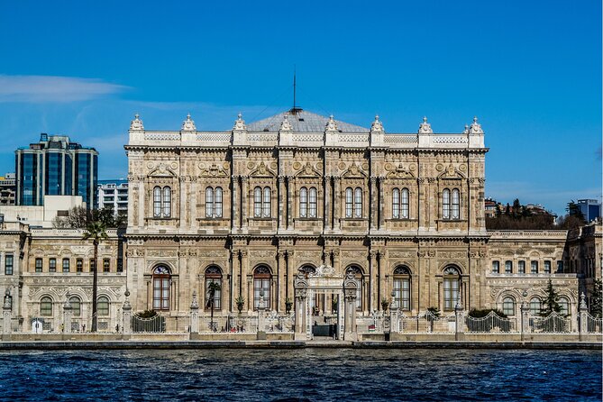 Bosphorus Evening Cruise: Dinner, Live Shows & Private Table - Live music, dancing, and the party atmosphere