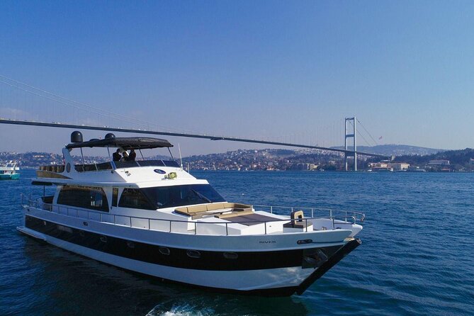 Bosphorus Night Cruise on the Luxury Yacht - Rumeli Fortress at the narrowest point