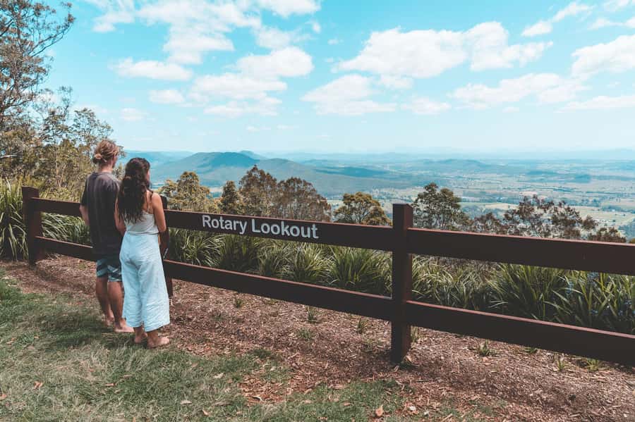 Brisbane: Rainforests, Waterfalls and Glow Worm Cave Tour - The guides make a real difference