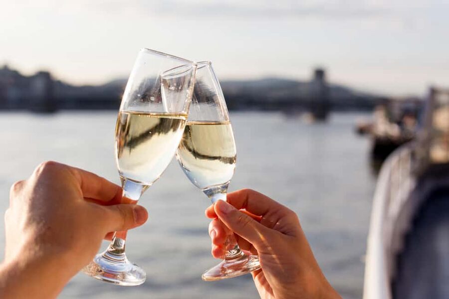 Budapest: By Night Sightseeing Cruise with Welcome Drink - Key points to know before you board