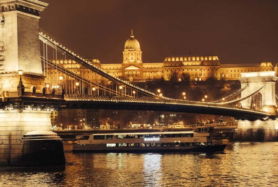 Budapest: By Night Sightseeing Cruise with Welcome Drink - Is $15 a fair price?