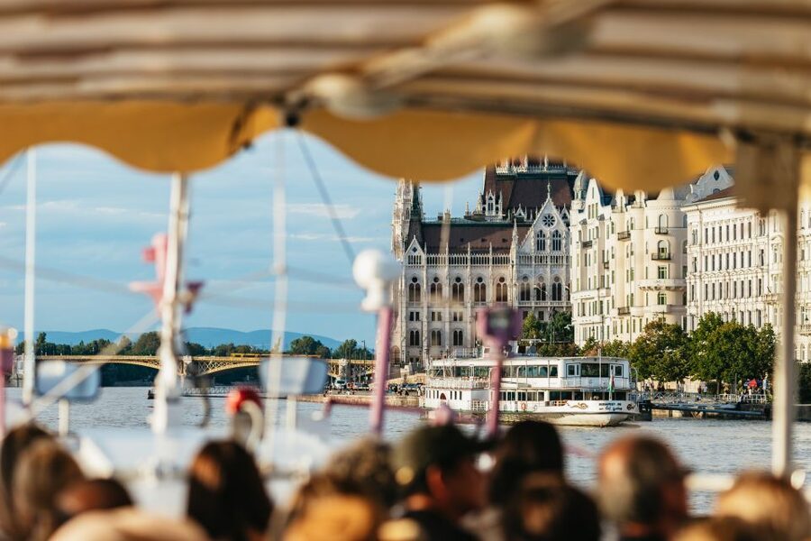 Budapest: Danube River City Lights Express Cruise - Key points to know before booking