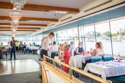 Budapest: Evening Cruise and Dinner with Welcome Drink