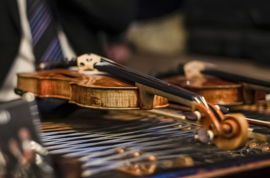 Budapest: Evening Cruise and Dinner with Welcome Drink - Traditional music and Hungarian folklore dancing