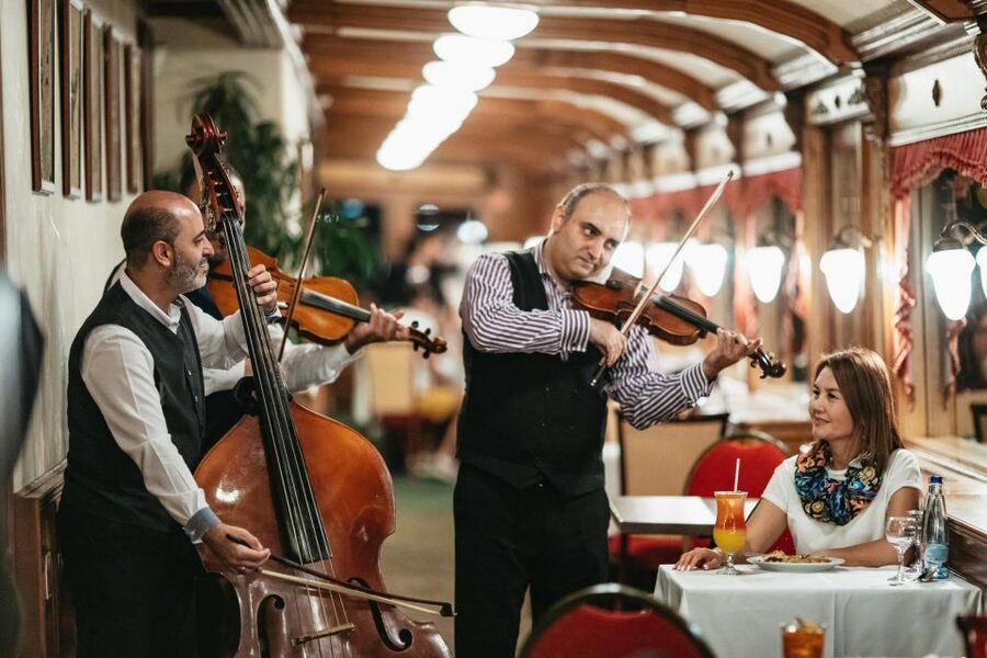 Budapest: Evening Cruise including Drink Options - The six bridges and the changing city view