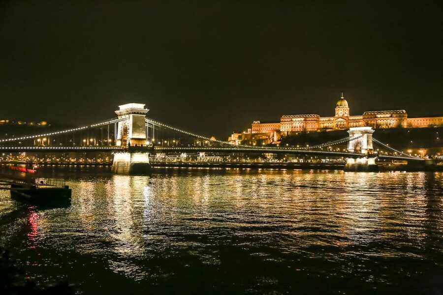 Budapest: Evening Cruise including Drink Options - Drinks, music, and the onboard atmosphere