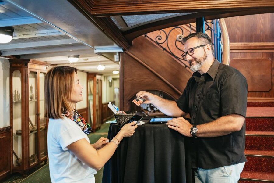 Budapest: Evening Cruise including Drink Options - Picking the best departure time