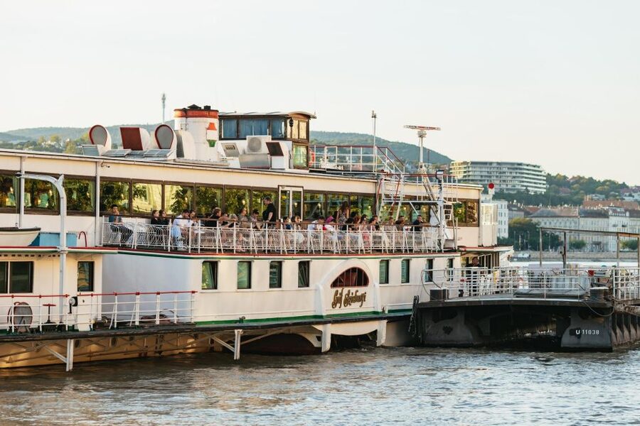 Budapest: Evening Cruise including Drink Options - Should you book it?