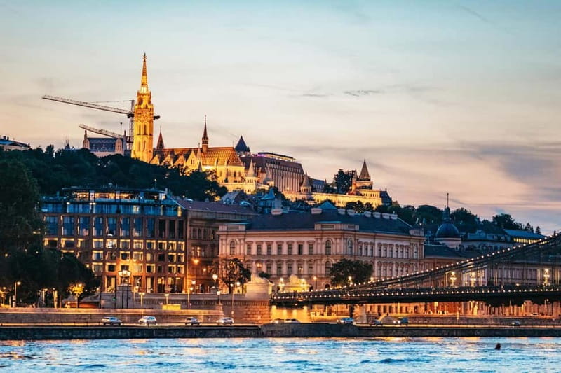 Budapest: Evening Cruise with 4-Course Dinner - The music, dancing, and atmosphere