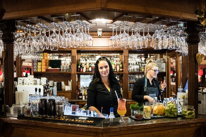 Budapest Evening Cruise with Entertainment and Drink Options - Timing, weather, and practical planning