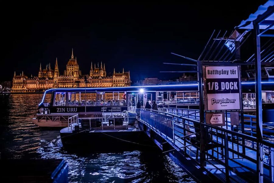 Budapest: Nighttime or Daytime City Sightseeing Cruise - Gellért Hill and the southern part of the route