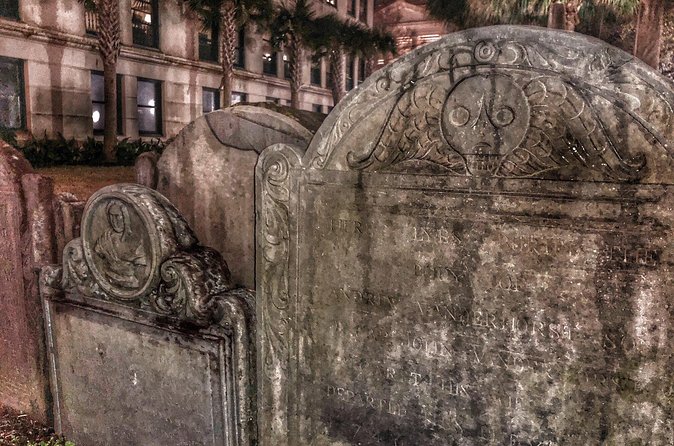 Charleston Ghost & Graveyard Night-Time Guided Walking Tour - What the 90-minute schedule feels like