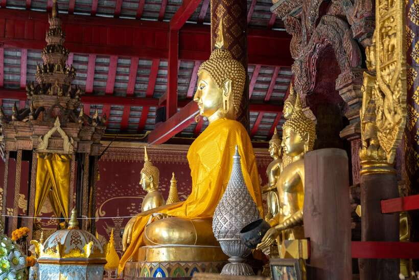 Chiang Mai: Private Historic Old City Bike Tour - Night - What the guides add to the ride